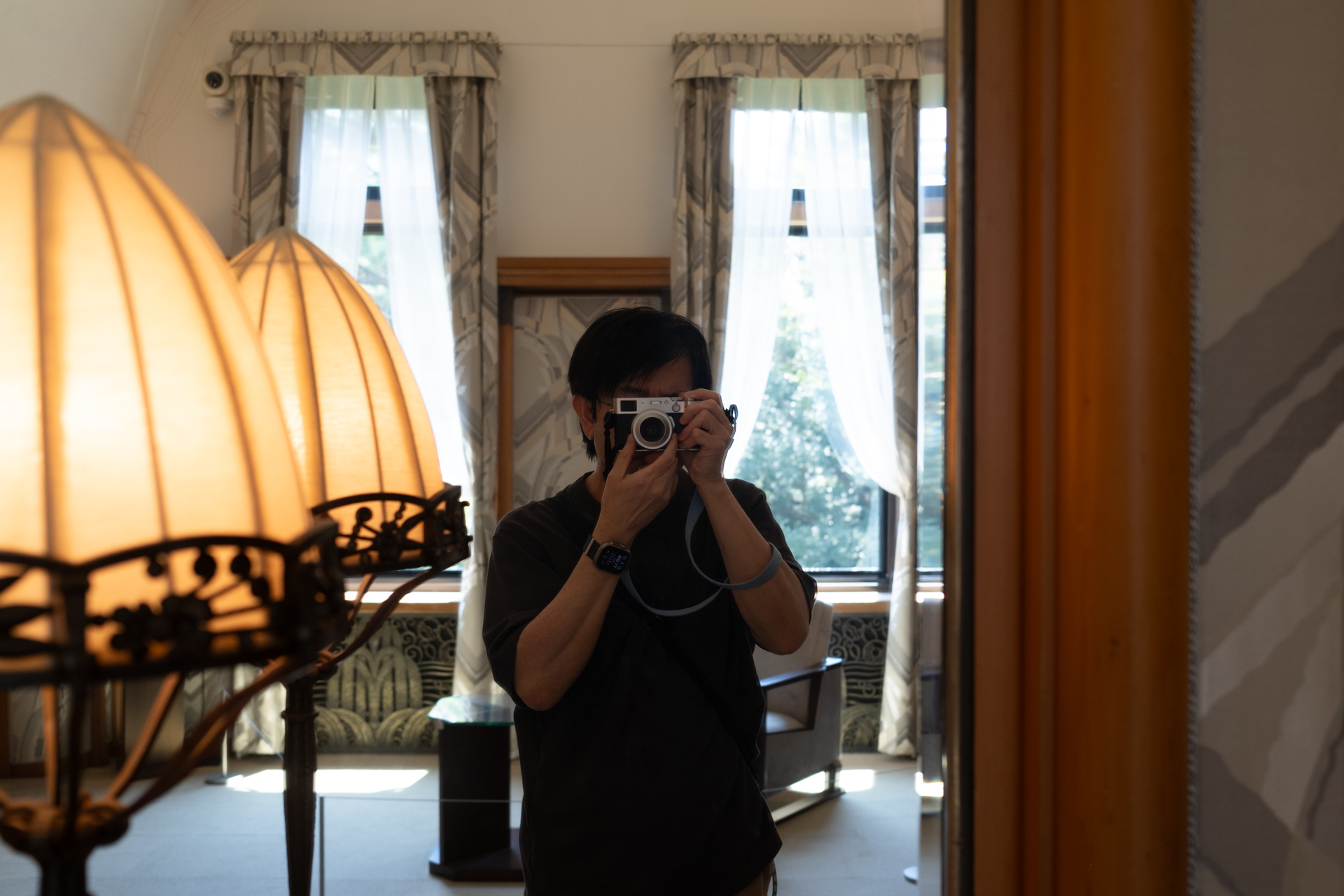 FUJIFILM X100VI シルバー 鏡越し自撮り